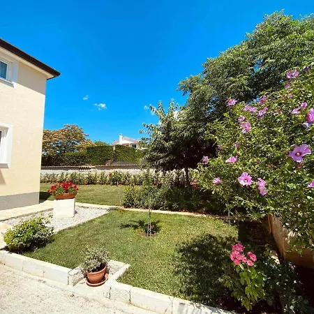 Apartman Luna Sveti Lovreč Pazenatički Exteriér fotografie