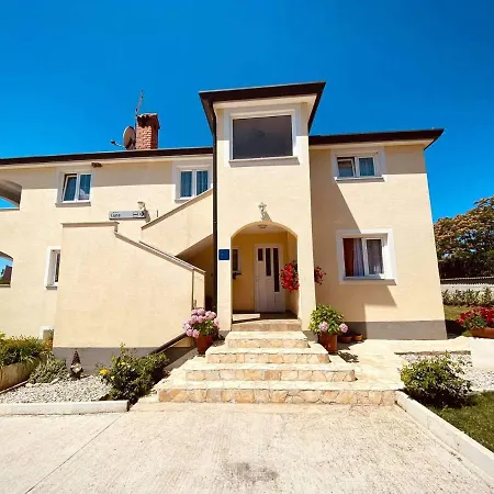 Apartman Luna Sveti Lovreč Pazenatički Exteriér fotografie