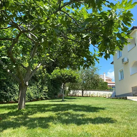 Apartman Luna Sveti Lovreč Pazenatički Exteriér fotografie
