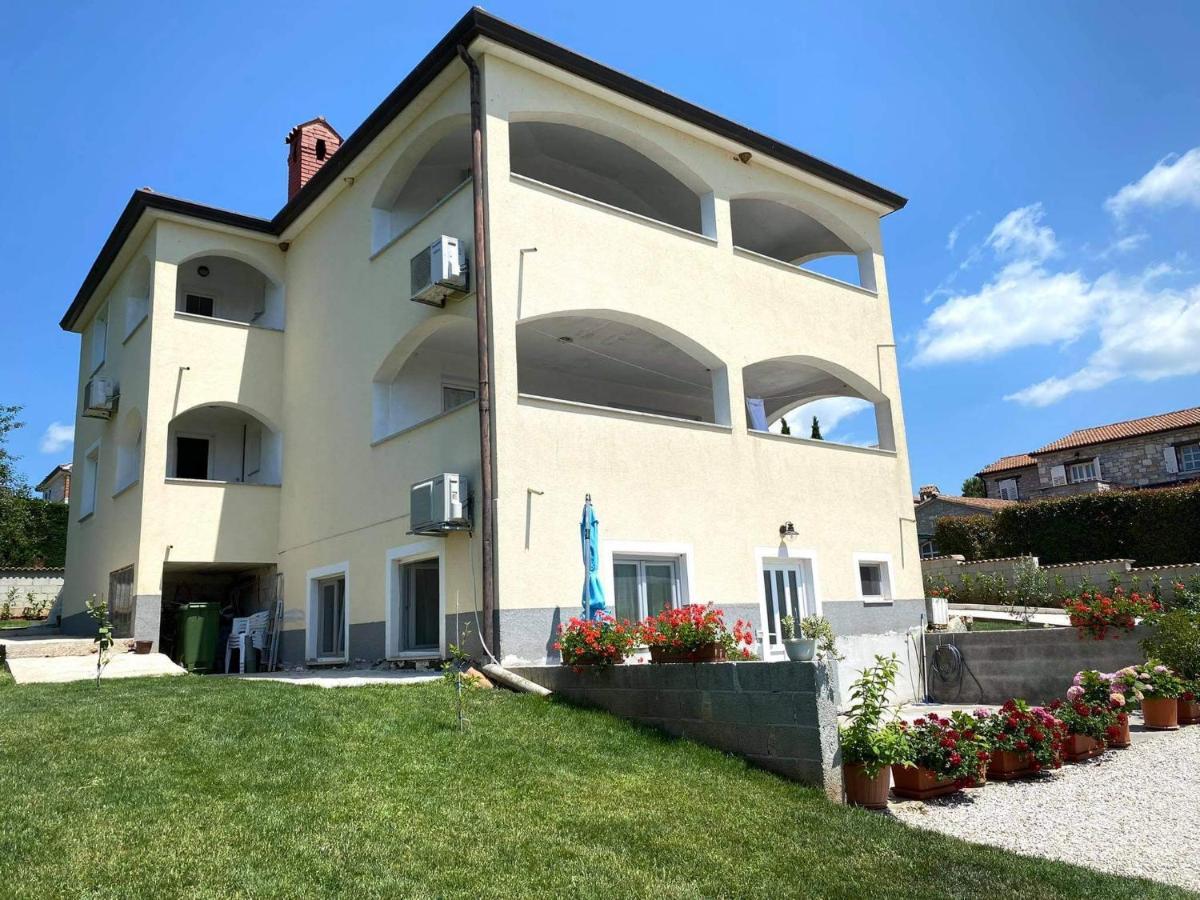 Apartment Luna Sveti Lovrec Pazenaticki