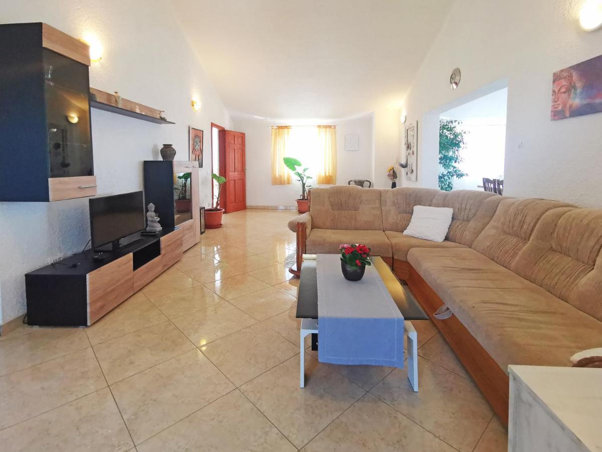 Luna Apartment