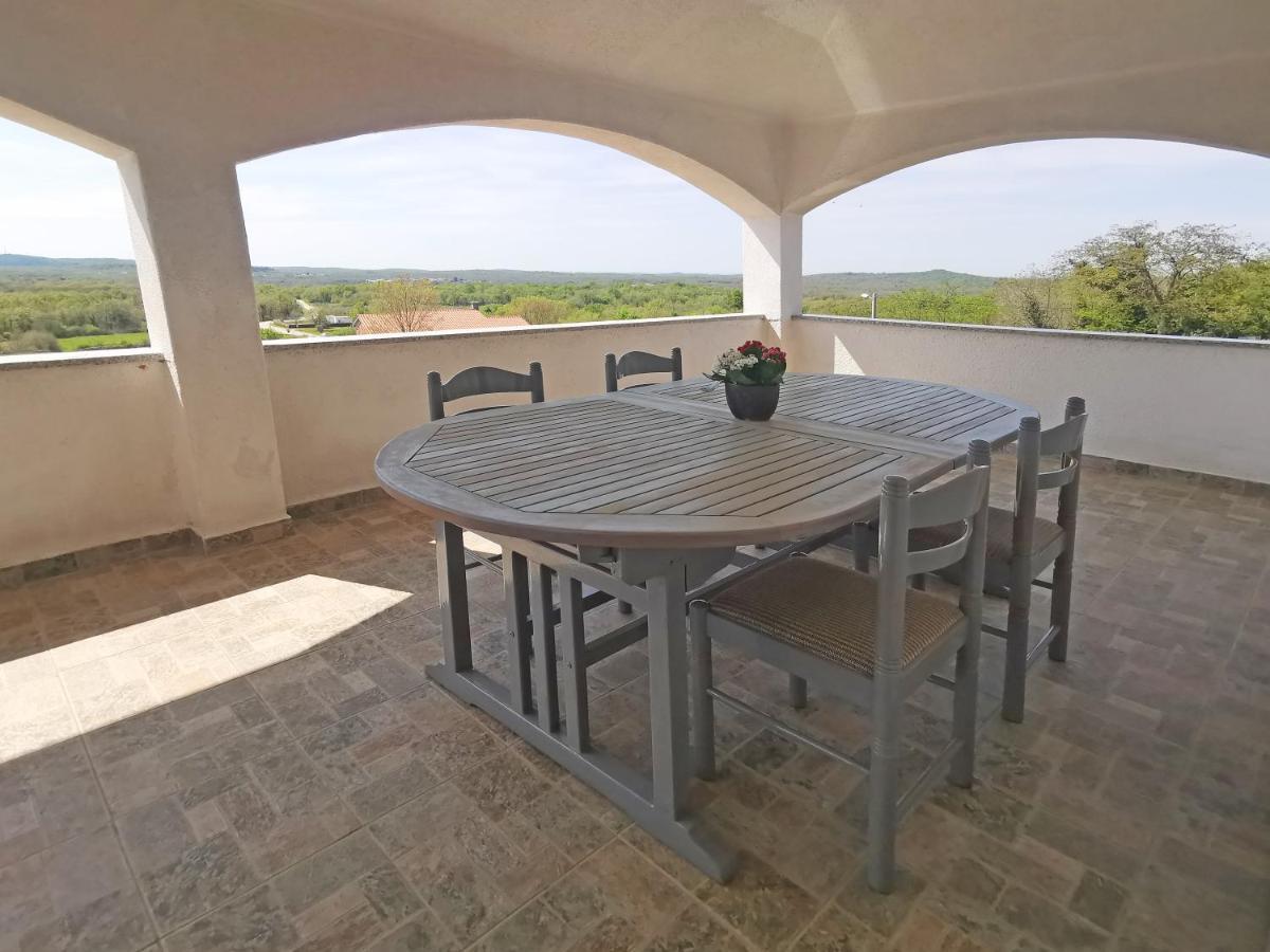 Apartment Luna Sveti Lovrec Pazenaticki