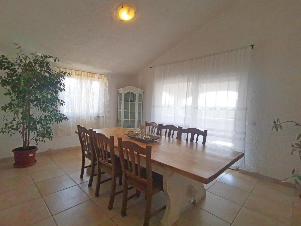 Luna Sveti Lovreč Pazenatički